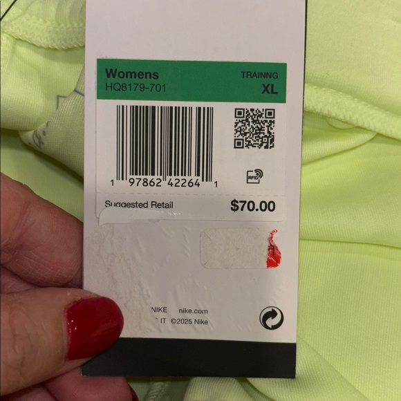 NWT Nike Women's 24.7 ImpossiblySoft
Dri-FIT 4" Shorts new with tags! - Picture 7 of 8